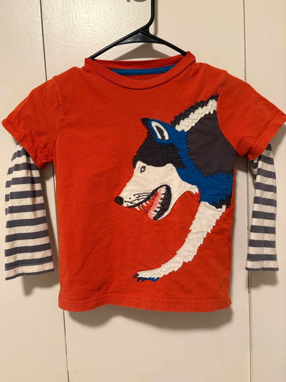 Mini Boden orange layered-sleeve t-shirt, howling wolf applique boys size 5/6